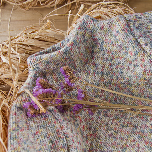 Detalle cuello semi cisne jersey niña